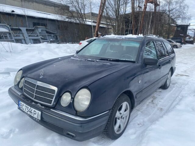 Синій Мерседес 230, об'ємом двигуна 2.3 л та пробігом 300 тис. км за 1800 $, фото 1 на Automoto.ua