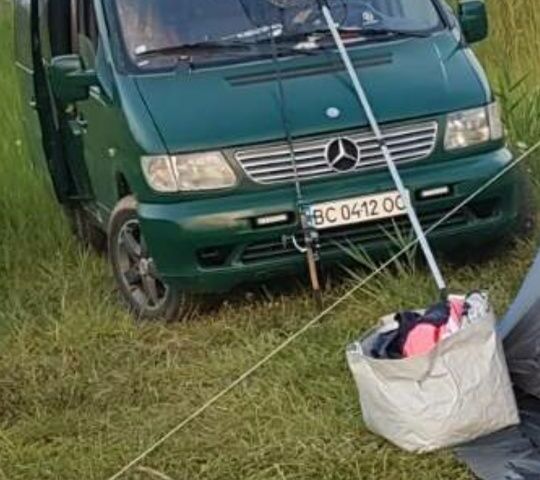 Зеленый Мерседес 230, объемом двигателя 2.3 л и пробегом 380 тыс. км за 4300 $, фото 1 на Automoto.ua