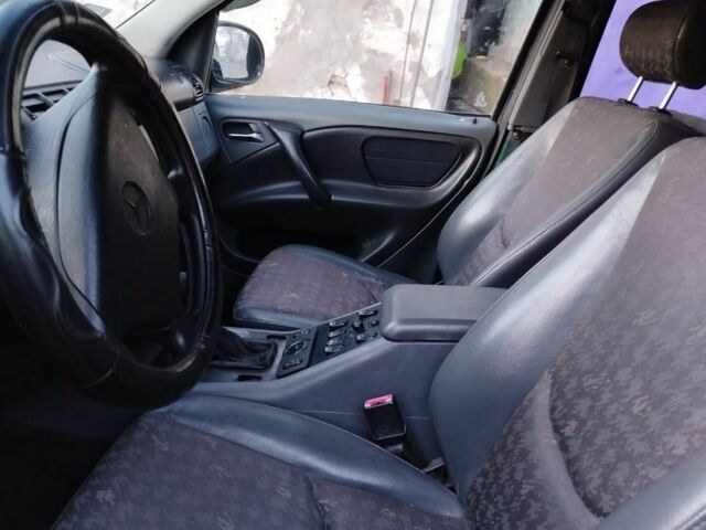 Зелений Мерседес 230, об'ємом двигуна 2.3 л та пробігом 1 тис. км за 2100 $, фото 1 на Automoto.ua