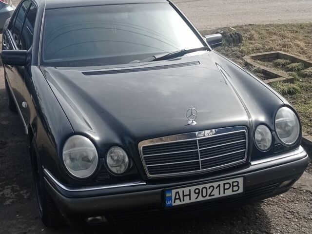 Черный Мерседес 240, объемом двигателя 2.4 л и пробегом 138 тыс. км за 7500 $, фото 1 на Automoto.ua