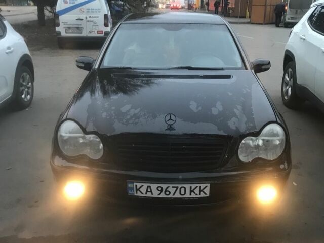 Черный Мерседес 240, объемом двигателя 2.6 л и пробегом 314 тыс. км за 5235 $, фото 1 на Automoto.ua