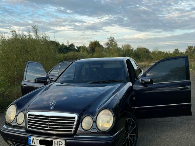 Фиолетовый Мерседес 240, объемом двигателя 2.4 л и пробегом 1000 тыс. км за 3500 $, фото 1 на Automoto.ua