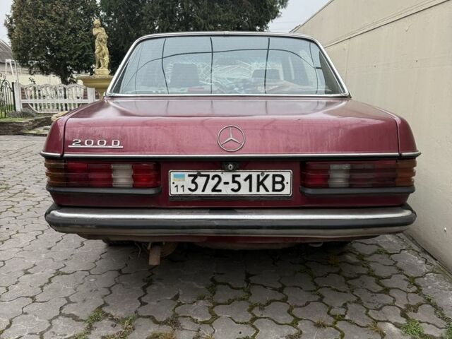 Красный Мерседес 240, объемом двигателя 2.4 л и пробегом 530 тыс. км за 800 $, фото 1 на Automoto.ua