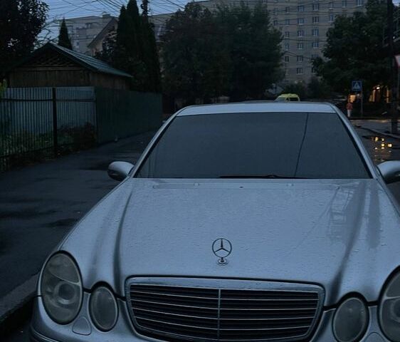 Сірий Мерседес 240, об'ємом двигуна 2.6 л та пробігом 320 тис. км за 4500 $, фото 1 на Automoto.ua