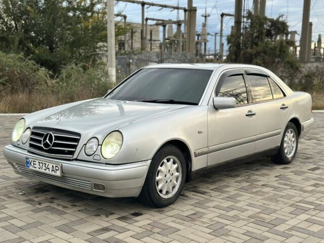 Сірий Мерседес 240, об'ємом двигуна 3.2 л та пробігом 300 тис. км за 2700 $, фото 1 на Automoto.ua