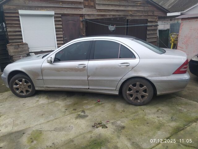 Серый Мерседес 240, объемом двигателя 2.6 л и пробегом 450 тыс. км за 1700 $, фото 1 на Automoto.ua