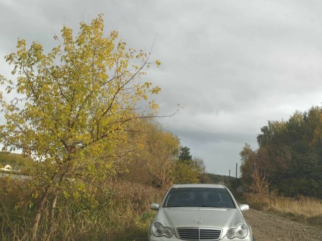 Сірий Мерседес 240, об'ємом двигуна 2.6 л та пробігом 300 тис. км за 6500 $, фото 1 на Automoto.ua