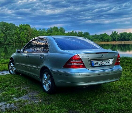 Сірий Мерседес 240, об'ємом двигуна 2.4 л та пробігом 206 тис. км за 5300 $, фото 1 на Automoto.ua