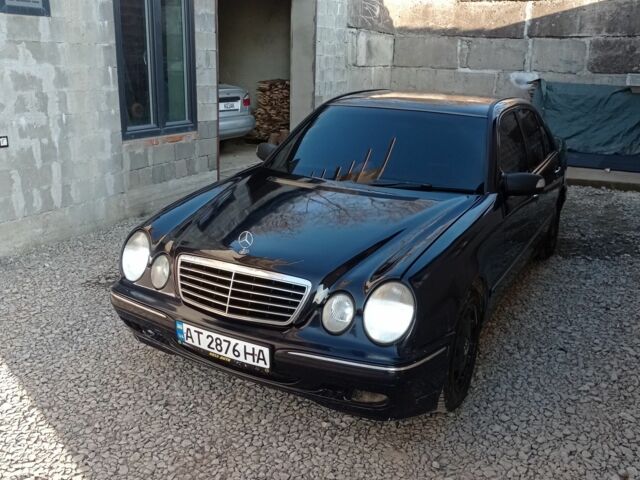 Синий Мерседес 240, объемом двигателя 2.4 л и пробегом 322 тыс. км за 2499 $, фото 1 на Automoto.ua