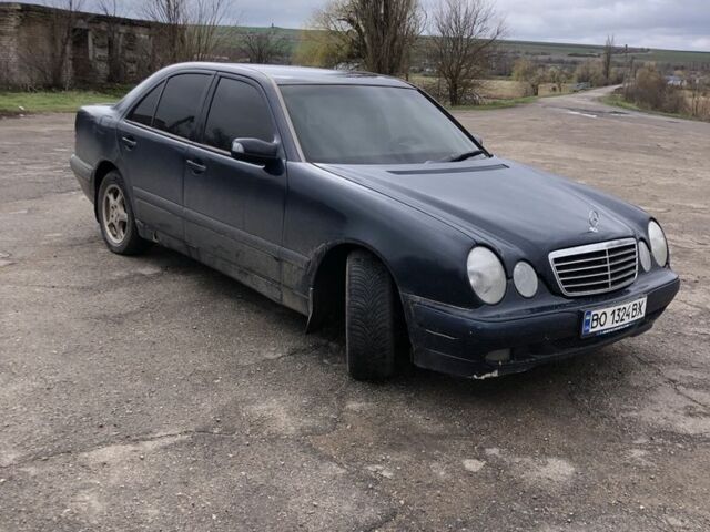 Синий Мерседес 240, объемом двигателя 2.4 л и пробегом 2 тыс. км за 2500 $, фото 1 на Automoto.ua