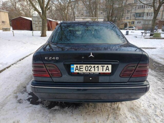 Синій Мерседес 240, об'ємом двигуна 2.4 л та пробігом 340 тис. км за 3000 $, фото 1 на Automoto.ua