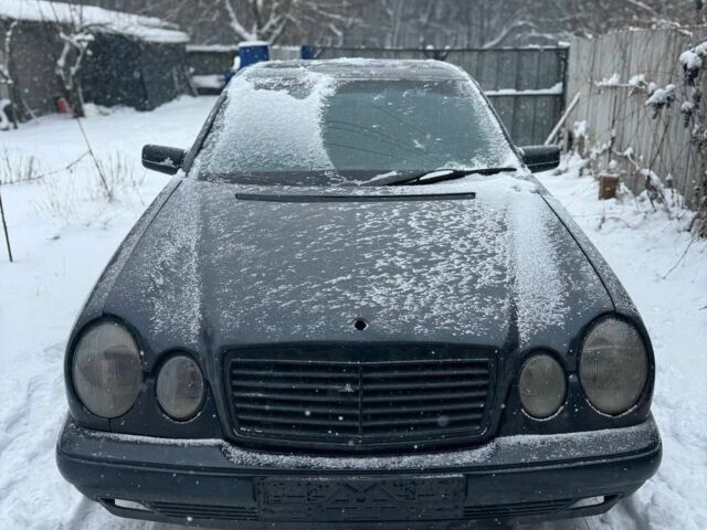 Синій Мерседес 240, об'ємом двигуна 2.4 л та пробігом 9 тис. км за 807 $, фото 1 на Automoto.ua