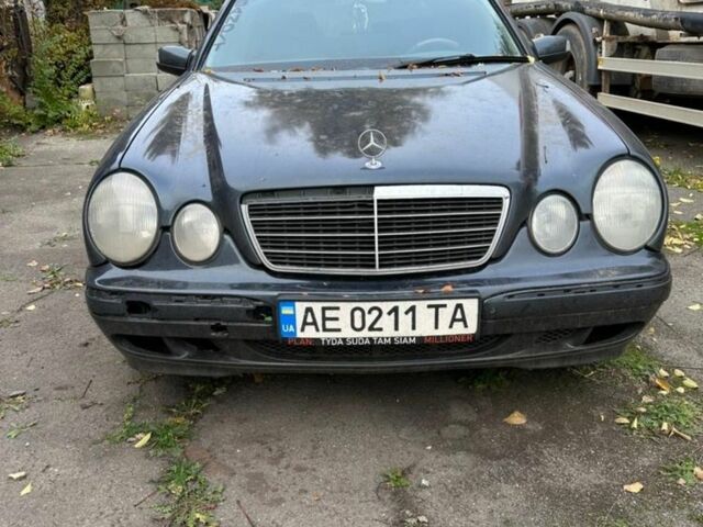 Синий Мерседес 240, объемом двигателя 2.4 л и пробегом 1000 тыс. км за 2300 $, фото 1 на Automoto.ua