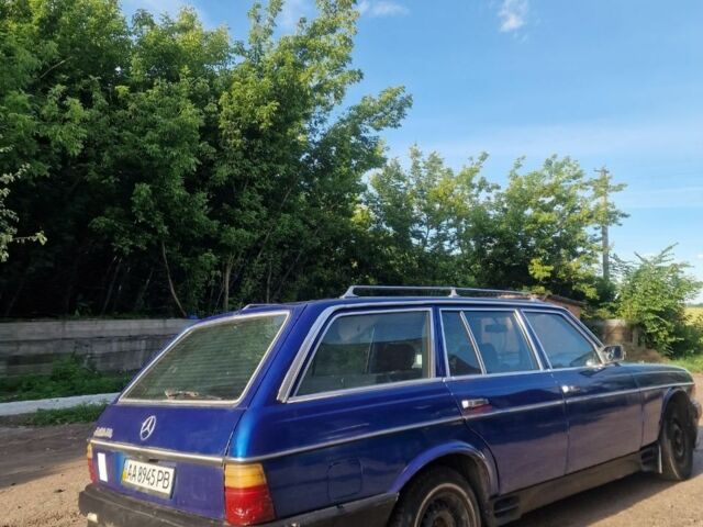 Синій Мерседес 240, об'ємом двигуна 2.4 л та пробігом 355 тис. км за 1100 $, фото 1 на Automoto.ua