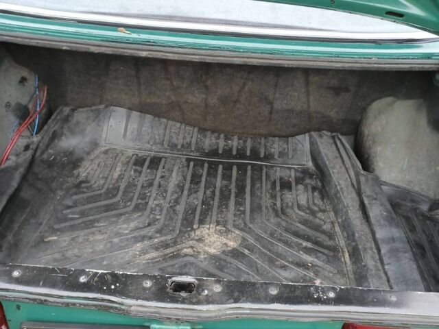 Зеленый Мерседес 240, объемом двигателя 2 л и пробегом 100 тыс. км за 1700 $, фото 1 на Automoto.ua