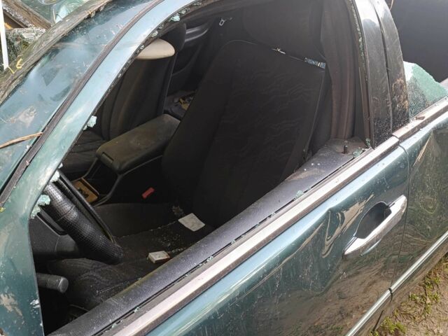 Зелений Мерседес 240, об'ємом двигуна 2.4 л та пробігом 380 тис. км за 1000 $, фото 1 на Automoto.ua