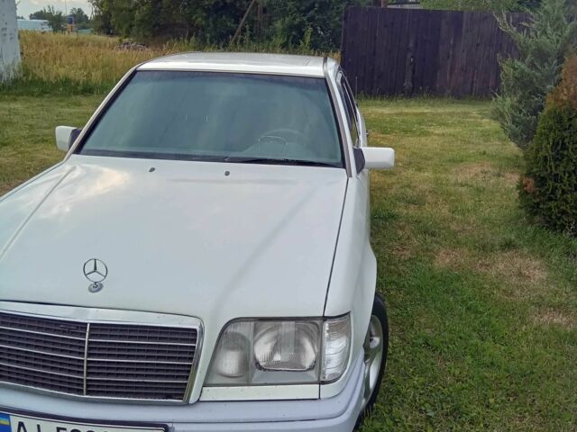 Білий Мерседес 250, об'ємом двигуна 2.5 л та пробігом 400 тис. км за 3500 $, фото 1 на Automoto.ua