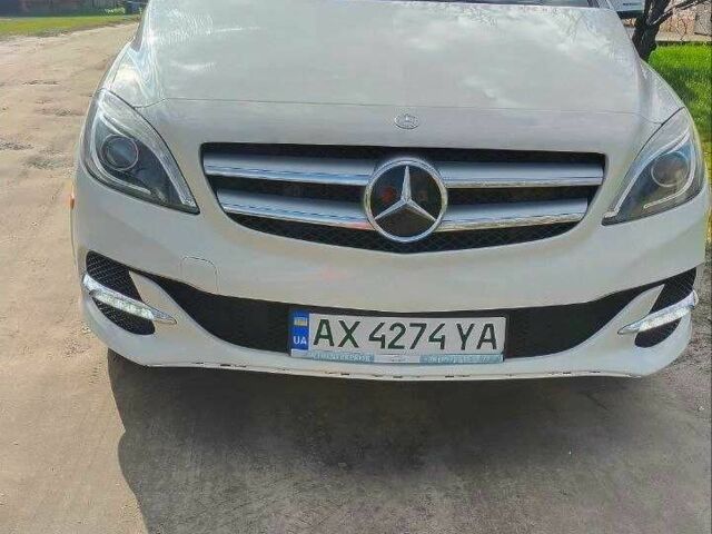 Белый Мерседес 250, объемом двигателя 0 л и пробегом 144 тыс. км за 9900 $, фото 1 на Automoto.ua