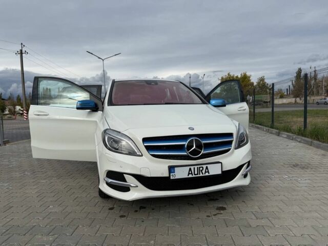 Білий Мерседес 250, об'ємом двигуна 0 л та пробігом 193 тис. км за 10000 $, фото 1 на Automoto.ua