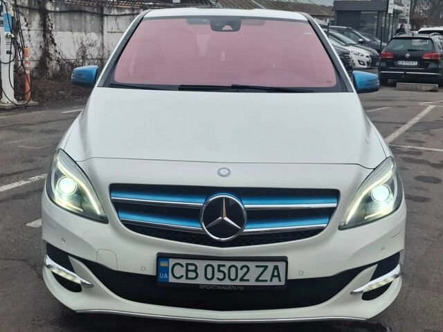 Белый Мерседес 250, объемом двигателя 0 л и пробегом 87 тыс. км за 11500 $, фото 1 на Automoto.ua