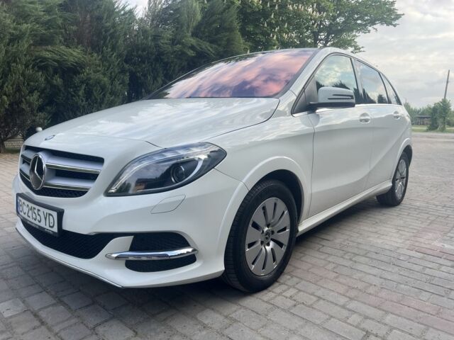 Білий Мерседес 250, об'ємом двигуна 0 л та пробігом 105 тис. км за 10100 $, фото 1 на Automoto.ua