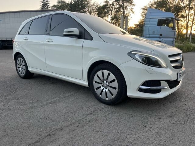 Білий Мерседес 250, об'ємом двигуна 0 л та пробігом 115 тис. км за 10100 $, фото 1 на Automoto.ua