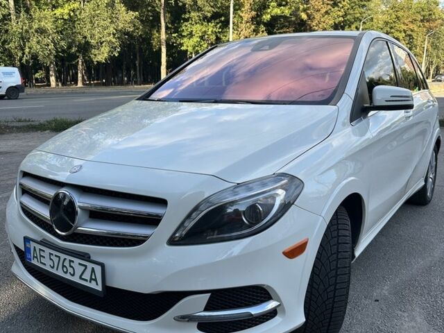 Белый Мерседес 250, объемом двигателя 0 л и пробегом 145 тыс. км за 12000 $, фото 1 на Automoto.ua