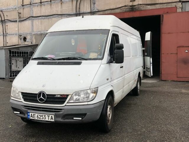 Белый Мерседес 250, объемом двигателя 2.7 л и пробегом 400 тыс. км за 7000 $, фото 1 на Automoto.ua