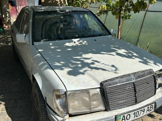 Белый Мерседес 250, объемом двигателя 2.5 л и пробегом 550 тыс. км за 900 $, фото 1 на Automoto.ua