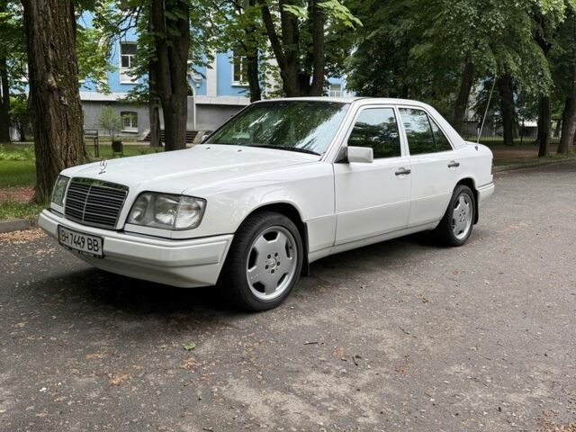 Белый Мерседес 250, объемом двигателя 2.5 л и пробегом 420 тыс. км за 5800 $, фото 1 на Automoto.ua