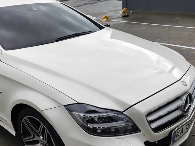 Белый Мерседес 250, объемом двигателя 2.1 л и пробегом 150 тыс. км за 21900 $, фото 1 на Automoto.ua