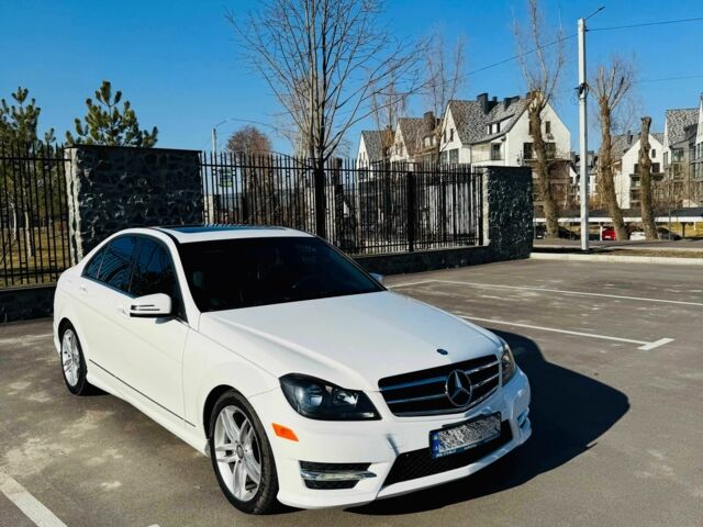 Белый Мерседес 250, объемом двигателя 1.8 л и пробегом 187 тыс. км за 12000 $, фото 1 на Automoto.ua