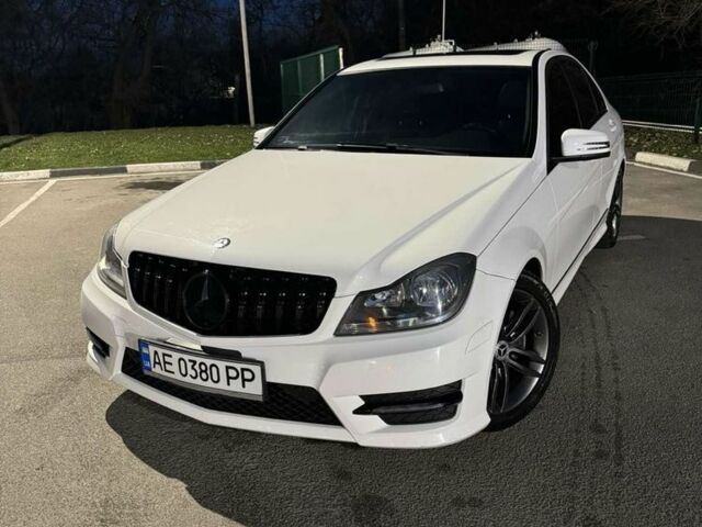 Белый Мерседес 250, объемом двигателя 1.8 л и пробегом 154 тыс. км за 14250 $, фото 1 на Automoto.ua