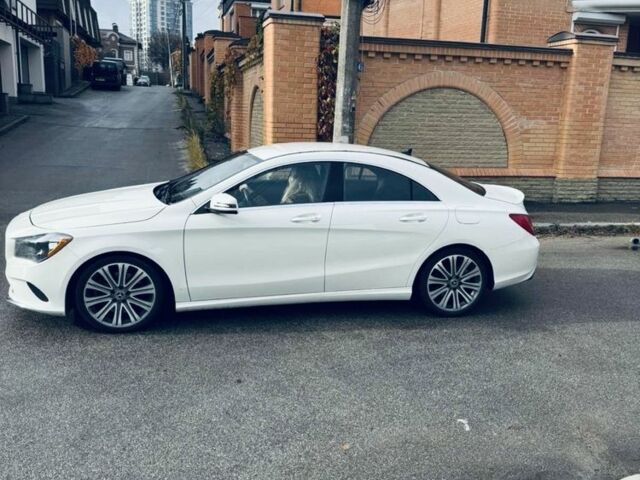 Белый Мерседес 250, объемом двигателя 2 л и пробегом 105 тыс. км за 19000 $, фото 1 на Automoto.ua