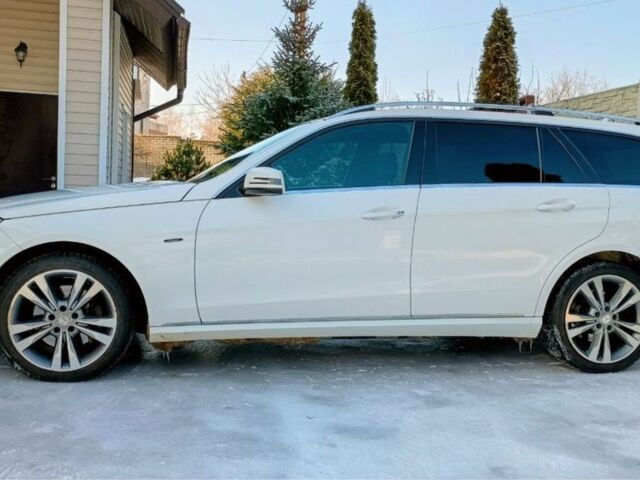 Белый Мерседес 250, объемом двигателя 2.2 л и пробегом 330 тыс. км за 17700 $, фото 1 на Automoto.ua