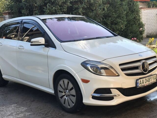 Белый Мерседес 250, объемом двигателя 0 л и пробегом 109 тыс. км за 13000 $, фото 1 на Automoto.ua