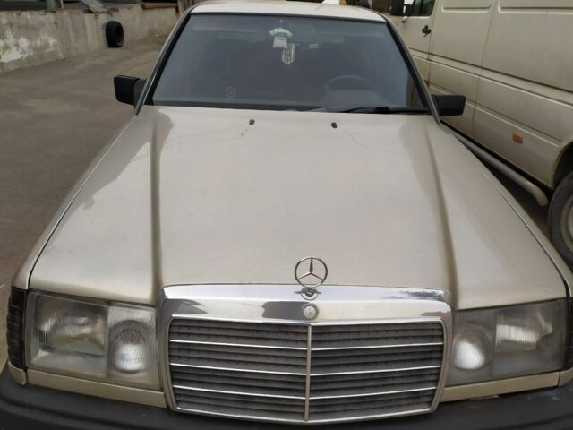 Бежевый Мерседес 250, объемом двигателя 2.5 л и пробегом 600 тыс. км за 2000 $, фото 1 на Automoto.ua