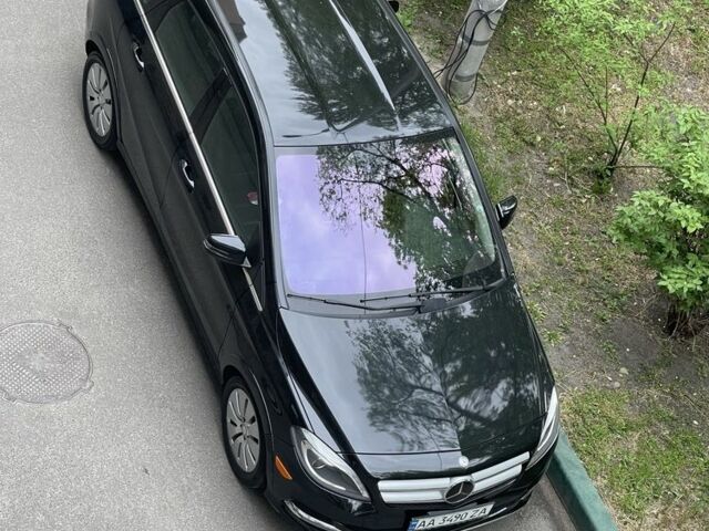 Черный Мерседес 250, объемом двигателя 0 л и пробегом 80 тыс. км за 11500 $, фото 1 на Automoto.ua