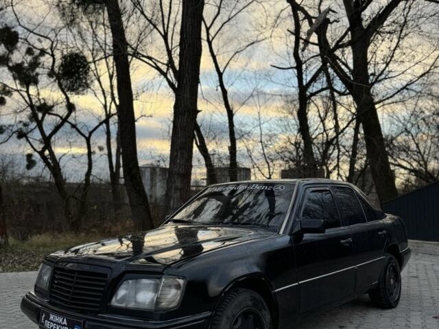 Черный Мерседес 250, объемом двигателя 2.5 л и пробегом 400 тыс. км за 1999 $, фото 1 на Automoto.ua