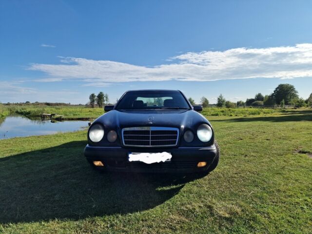 Черный Мерседес 250, объемом двигателя 2.5 л и пробегом 340 тыс. км за 2300 $, фото 1 на Automoto.ua