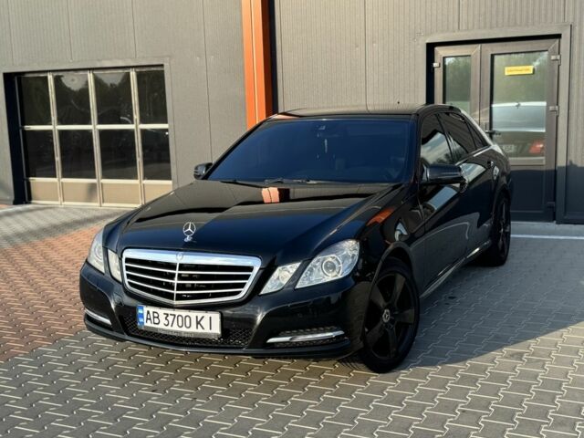 Черный Мерседес 250, объемом двигателя 2.1 л и пробегом 250 тыс. км за 17000 $, фото 1 на Automoto.ua