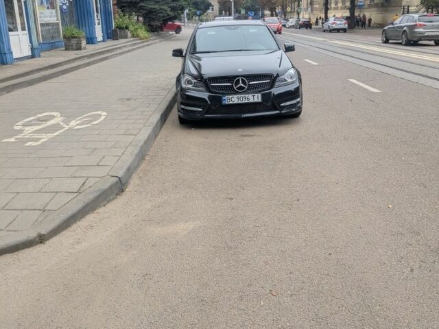 Черный Мерседес 250, объемом двигателя 1.8 л и пробегом 196 тыс. км за 12000 $, фото 1 на Automoto.ua
