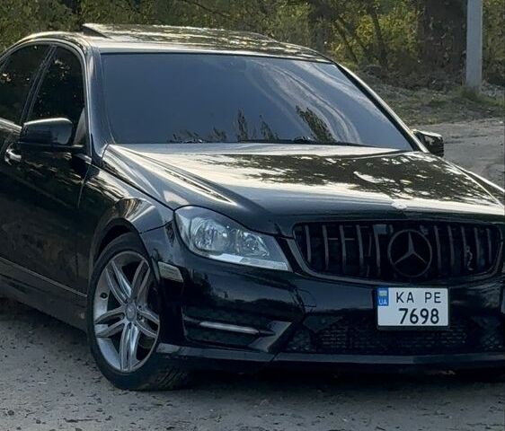 Чорний Мерседес 250, об'ємом двигуна 1.8 л та пробігом 263 тис. км за 9359 $, фото 1 на Automoto.ua