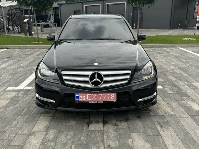 Чорний Мерседес 250, об'ємом двигуна 1.8 л та пробігом 160 тис. км за 11300 $, фото 1 на Automoto.ua