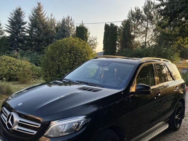 Черный Мерседес 250, объемом двигателя 2.1 л и пробегом 260 тыс. км за 35000 $, фото 1 на Automoto.ua