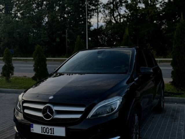 Чорний Мерседес 250, об'ємом двигуна 0 л та пробігом 147 тис. км за 10900 $, фото 1 на Automoto.ua