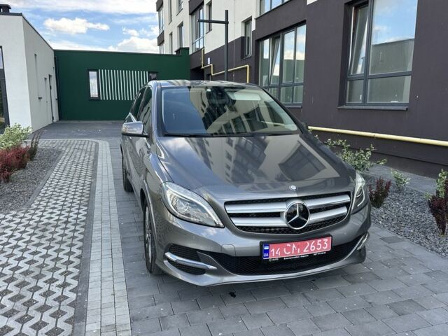 Сірий Мерседес 250, об'ємом двигуна 0 л та пробігом 90 тис. км за 10600 $, фото 1 на Automoto.ua