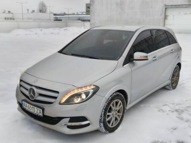 Сірий Мерседес 250, об'ємом двигуна 0 л та пробігом 139 тис. км за 9900 $, фото 1 на Automoto.ua