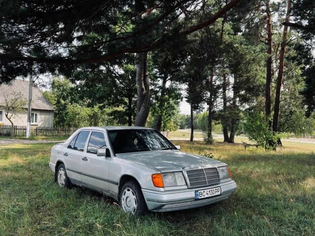 Серый Мерседес 250, объемом двигателя 2.5 л и пробегом 500 тыс. км за 1700 $, фото 1 на Automoto.ua
