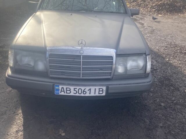 Серый Мерседес 250, объемом двигателя 2.5 л и пробегом 1000 тыс. км за 2200 $, фото 1 на Automoto.ua